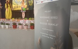 Przedstawienie teatralne w języku angielskim i polskim