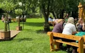 Piknik Senior&oacute;w w Śliwkowym Sadzie
