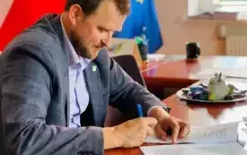 Podpisanie umowy na przebudowę drogi gminnej w Stronnie