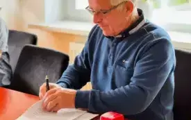 Podpisanie umowy na przebudowę drogi gminnej w Stronnie