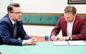 Podpisanie umowy na rozbudowę drogi powiatowej w Wudzynie