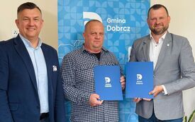Podpisanie umowy z wykonawcą na realizację inwestycji pod nazwą &bdquo;Modernizacja Remizy OSP w Dobrczu z przystosowaniem do potrzeb os&oacute;b z niepełnosprawnościami&rdquo;.