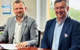 Podpisanie umowy z wykonawcą na realizację inwestycji pod nazwą &bdquo;Modernizacja Remizy OSP w Dobrczu z przystosowaniem do potrzeb os&oacute;b z niepełnosprawnościami&rdquo;.