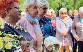 Radość, muzyka i wsp&oacute;lnota &ndash; Piknik Senior&oacute;w w Śliwkowym Sadzie