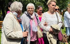 Radość, muzyka i wsp&oacute;lnota &ndash; Piknik Senior&oacute;w w Śliwkowym Sadzie