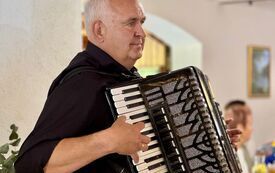 Radość, muzyka i wsp&oacute;lnota &ndash; Piknik Senior&oacute;w w Śliwkowym Sadzie