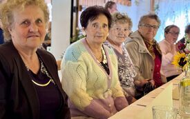 Radość, muzyka i wsp&oacute;lnota &ndash; Piknik Senior&oacute;w w Śliwkowym Sadzie