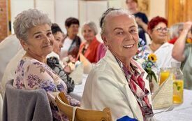Radość, muzyka i wsp&oacute;lnota &ndash; Piknik Senior&oacute;w w Śliwkowym Sadzie