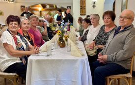 Radość, muzyka i wsp&oacute;lnota &ndash; Piknik Senior&oacute;w w Śliwkowym Sadzie