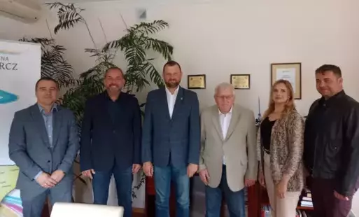 Zdjęcie do Umowa na I etap rewitalizacji zespołu pałacowo-parkowego w Strzelcach G&oacute;rnych podpisana! &nbsp;&nbsp;