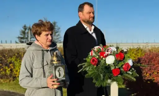Zdjęcie do Symboliczny znicz dla bohater&oacute;w 