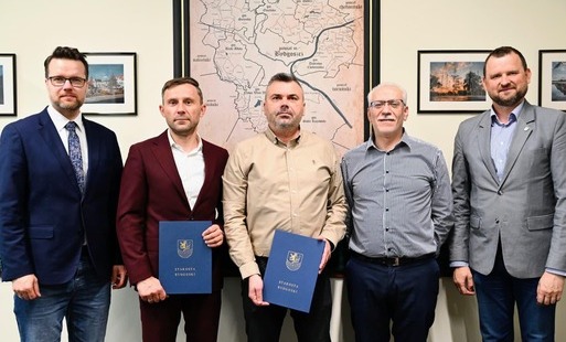 Zdjęcie do Podpisanie umowy na rozbudowę drogi powiatowej w Wudzynie