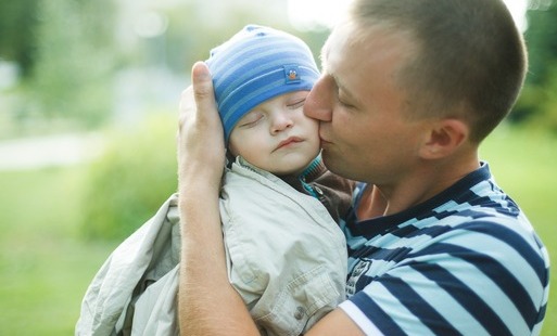 Zdjęcie do Nie tylko mama. Tata też ma prawo do płatnego urlopu po narodzinach dziecka