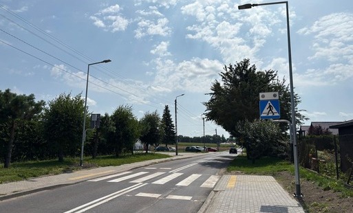 Zdjęcie do Nowe przejście dla pieszych i chodnik w Bor&oacute;wnie